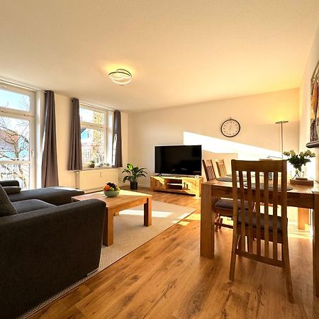 Schicke Wohnung Im Gruenen Hinterhof Schwerin  Bagian luar foto