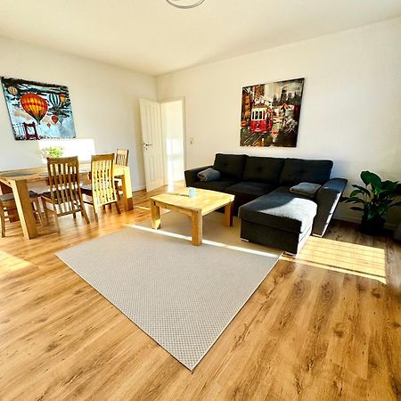 Schicke Wohnung Im Gruenen Hinterhof Schwerin  Bagian luar foto