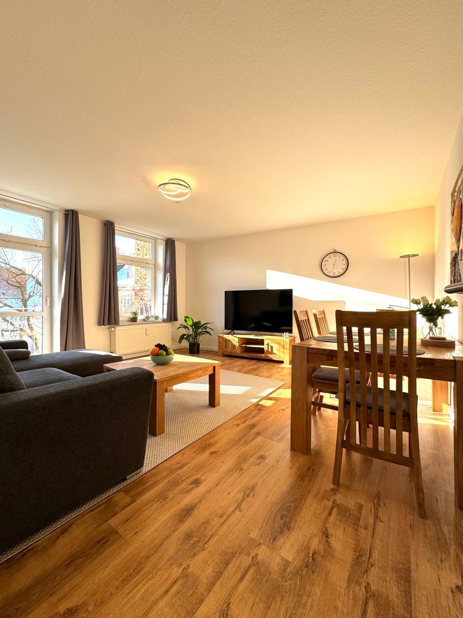 Schicke Wohnung Im Gruenen Hinterhof Schwerin  Bagian luar foto