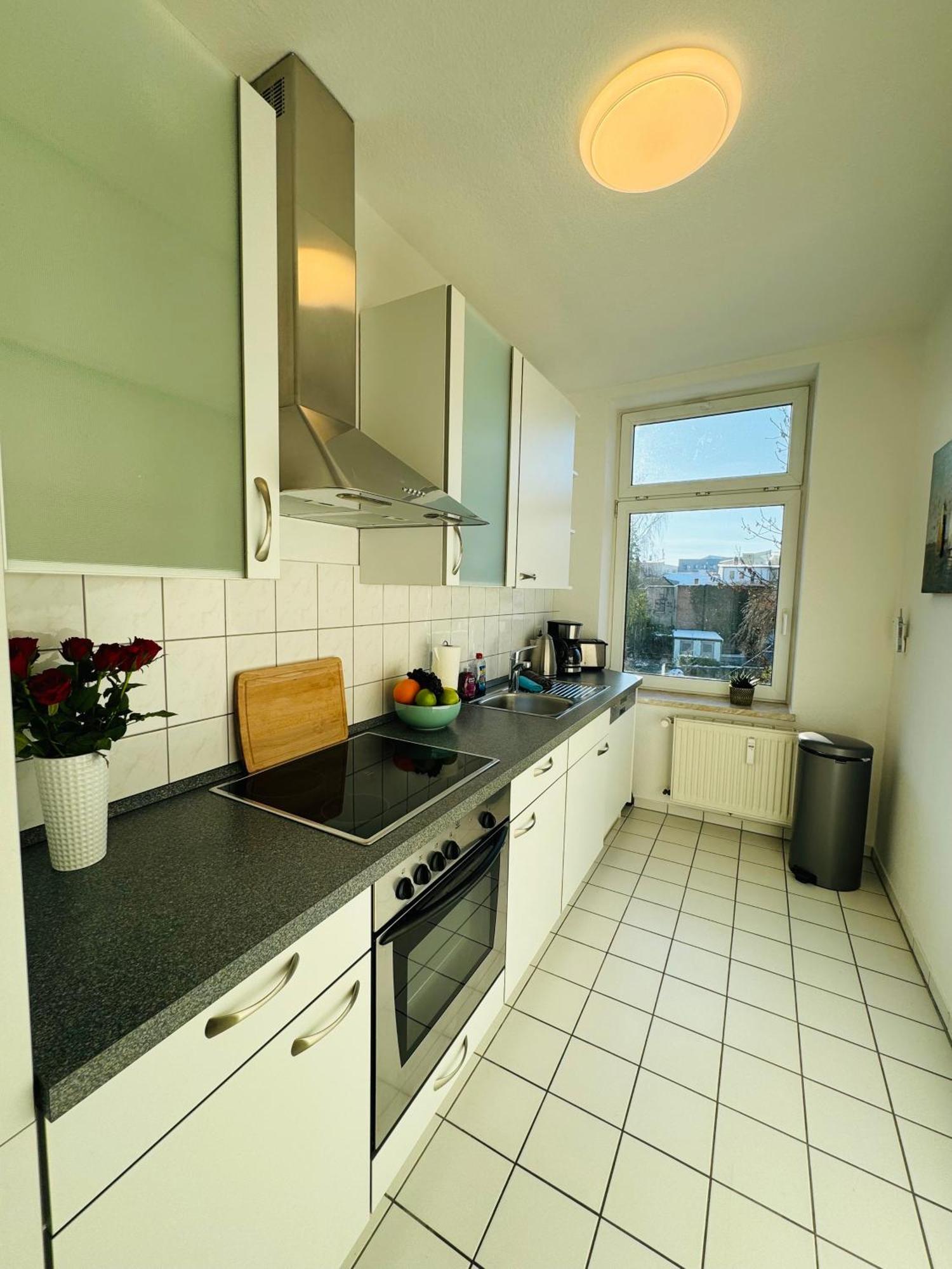 Schicke Wohnung Im Gruenen Hinterhof Schwerin  Bagian luar foto