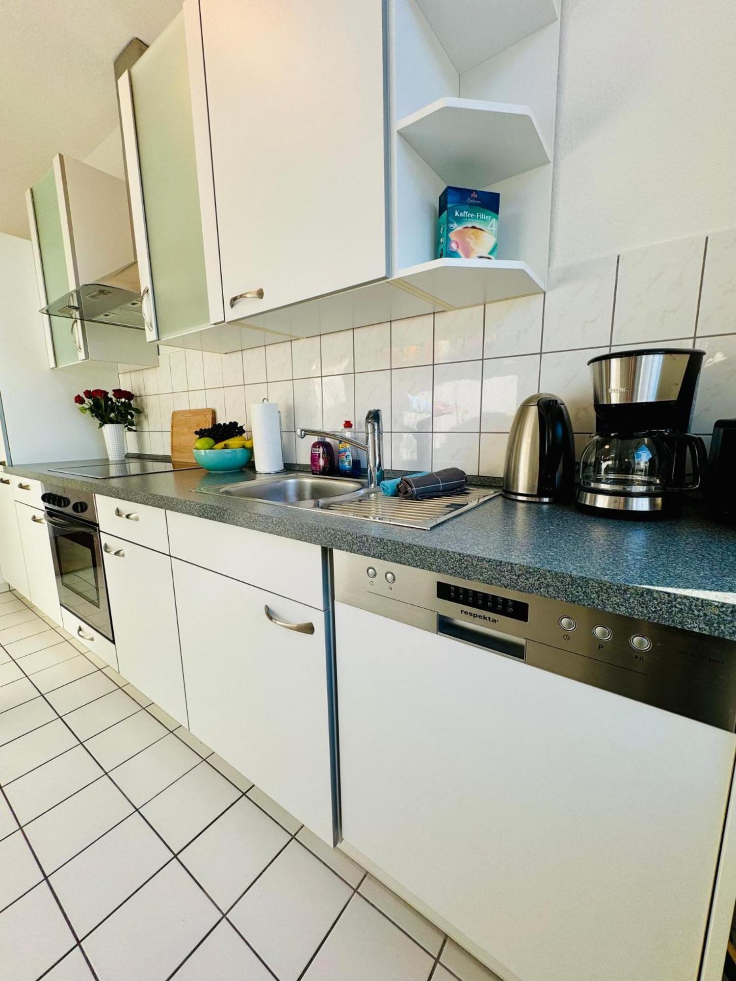 Schicke Wohnung Im Gruenen Hinterhof Schwerin  Bagian luar foto